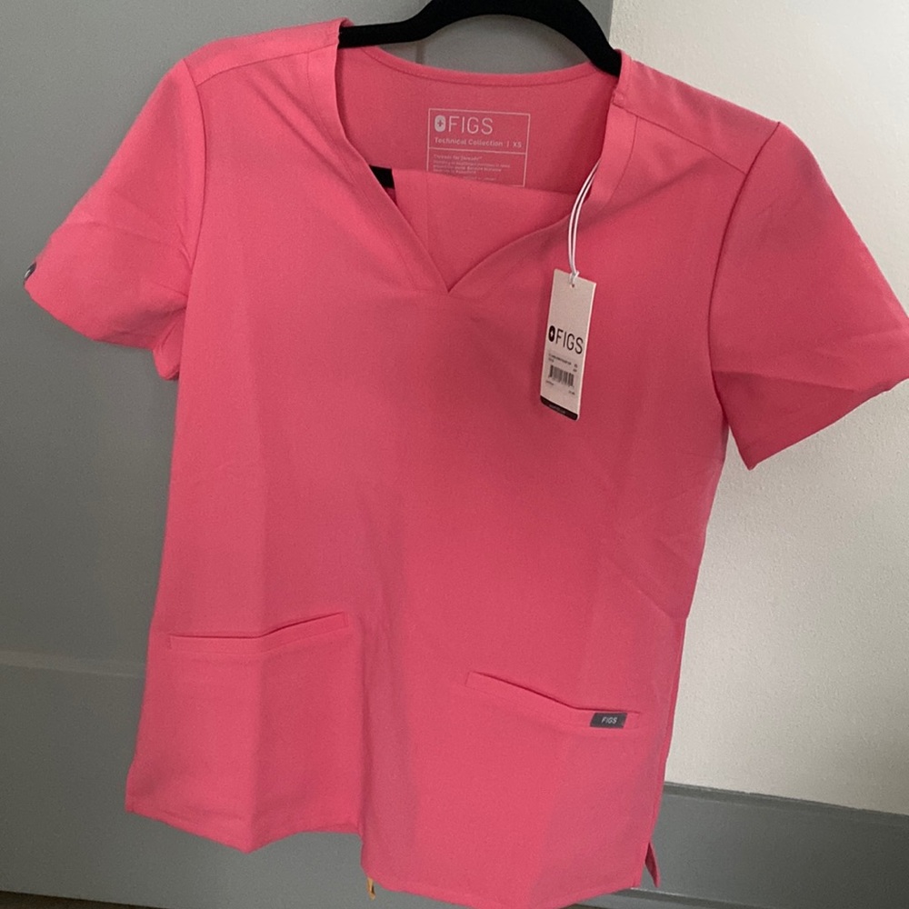 figs pink womens top and joggers set xs